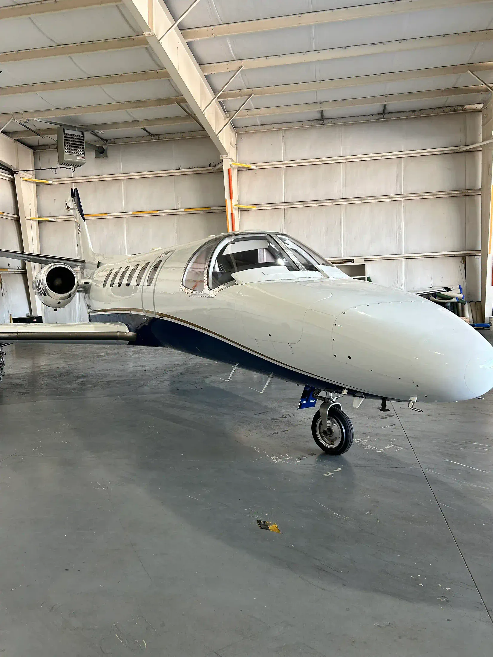 Mobile aircraft detailing at Vinita Municipal (H04) in Vinita, Oklahoma