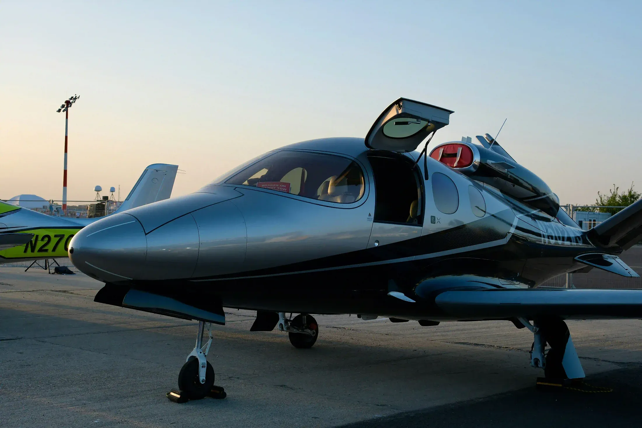 Mobile aircraft detailing at Johnson County Executive (OJC) in Olathe, Kansas