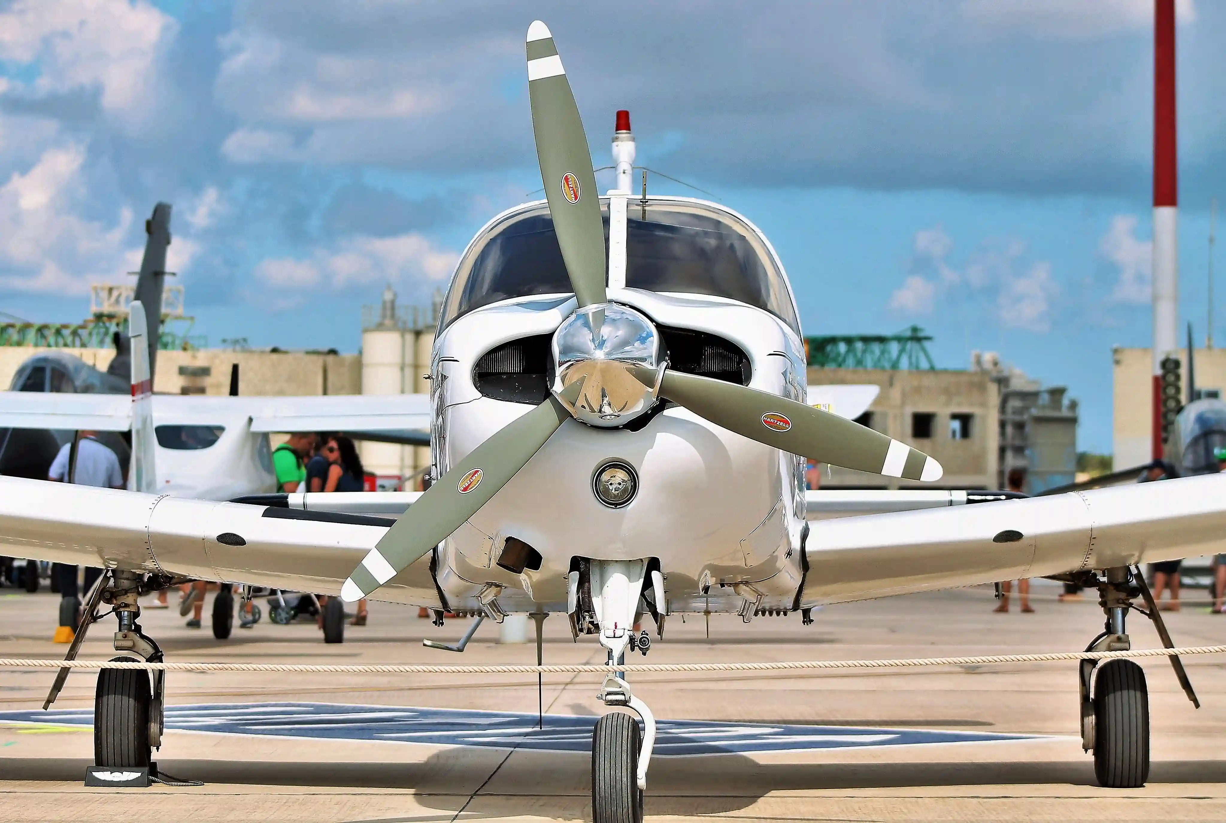 Mobile aircraft detailing at Lee's Summit Municipal (LXT) in Lee's Summit, Missouri