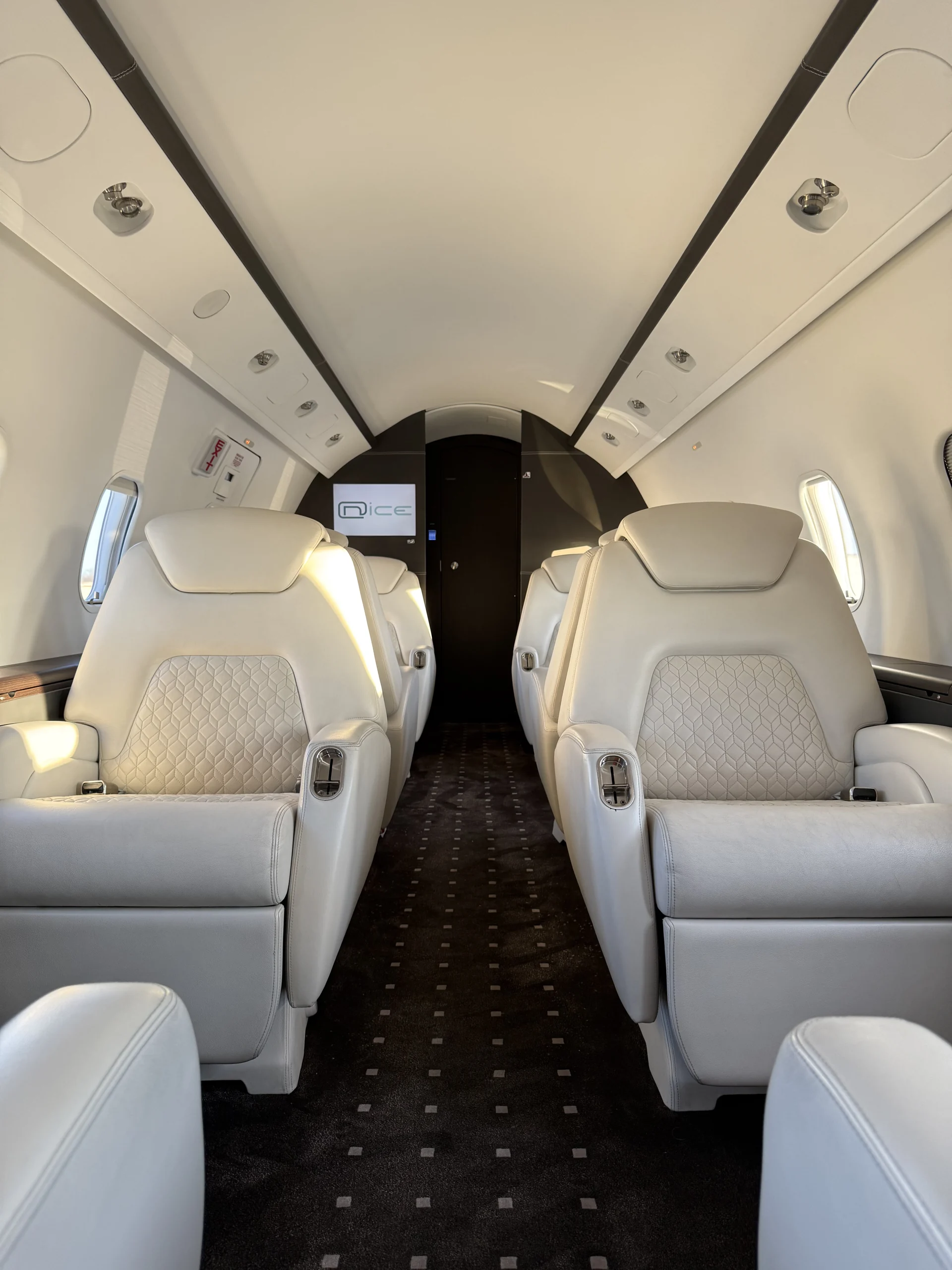Challenger 300 — interior detail