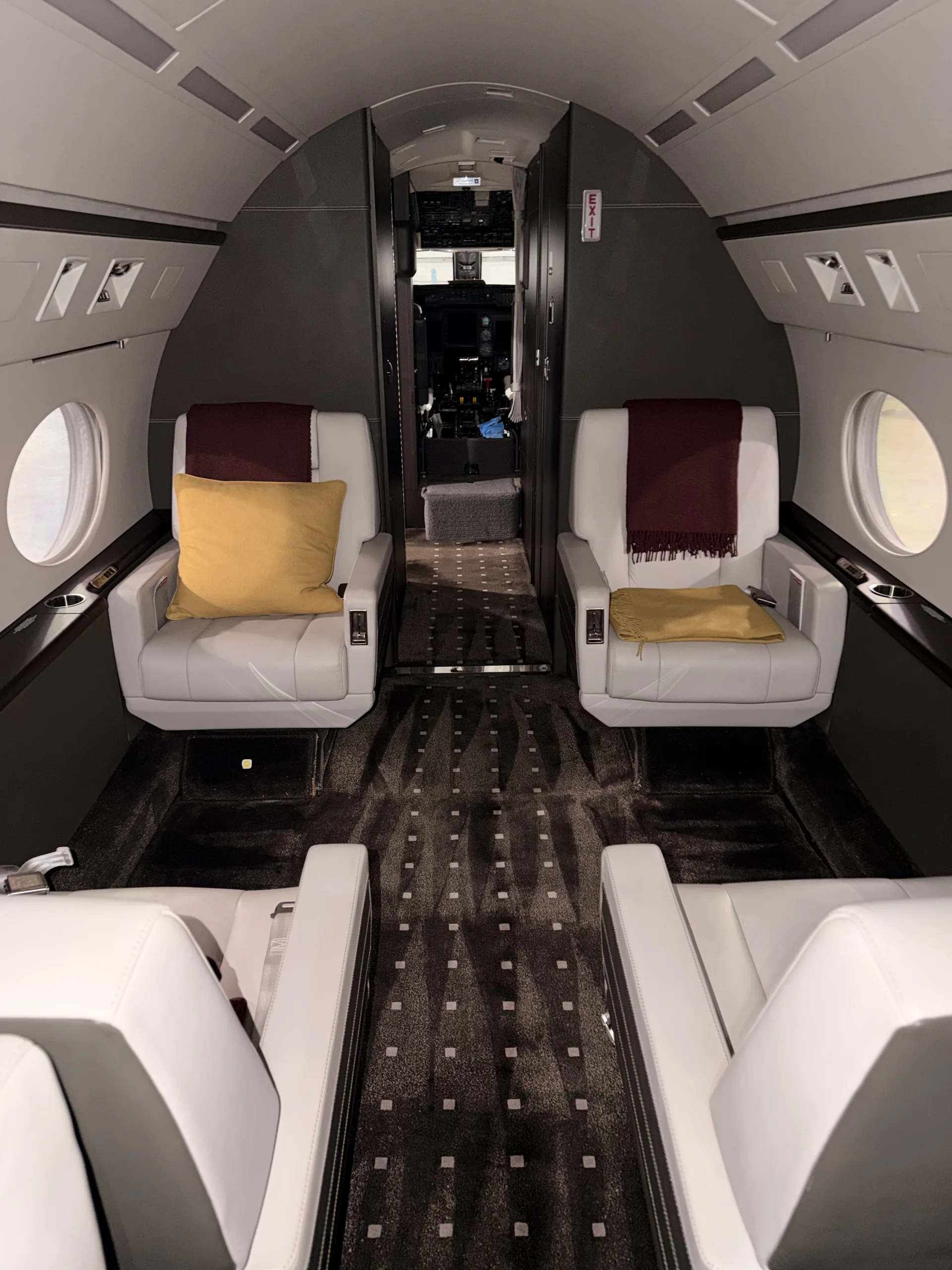 Gulfstream G-IV — interior detail