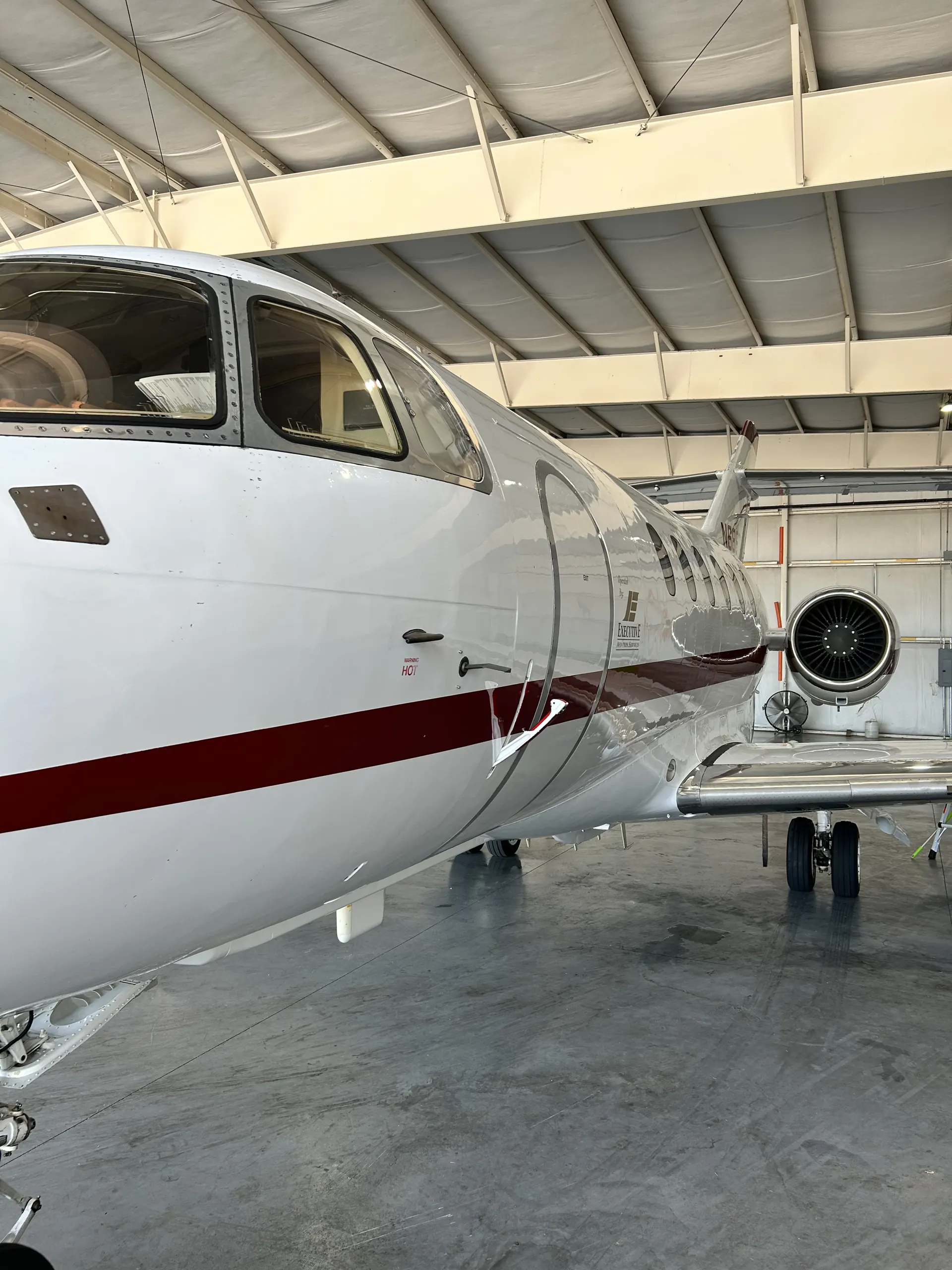 Hawker 800 — exterior wash