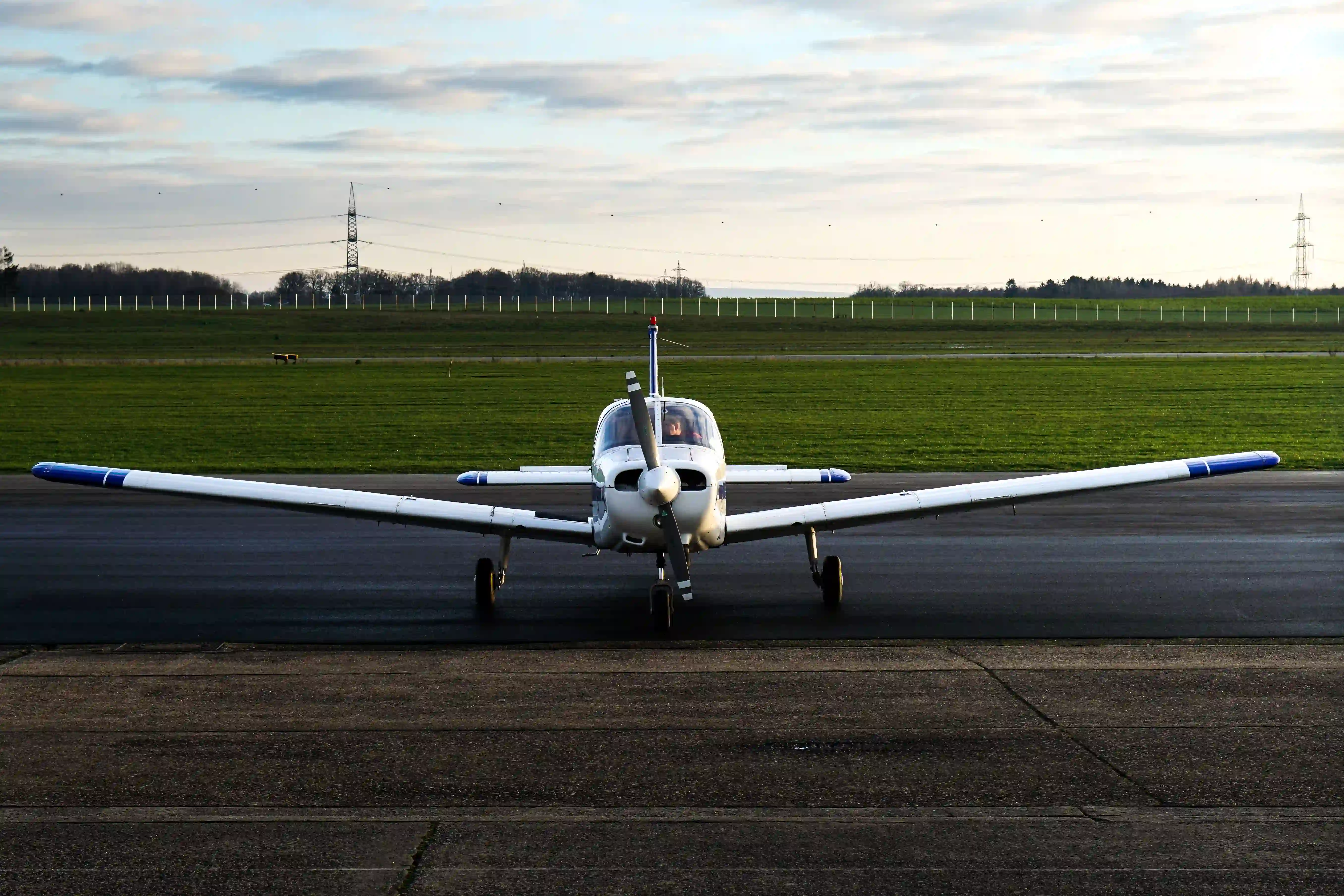 Mobile aircraft detailing at Camdenton Memorial-Lake Regional (OZS) in Camdenton, Missouri